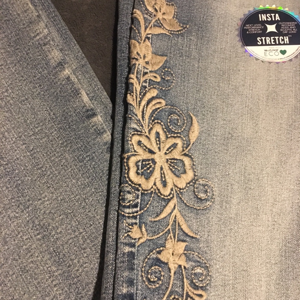 WallFlower Women's Blue Embroidered Stretch Jeans - Picture 3 of 10